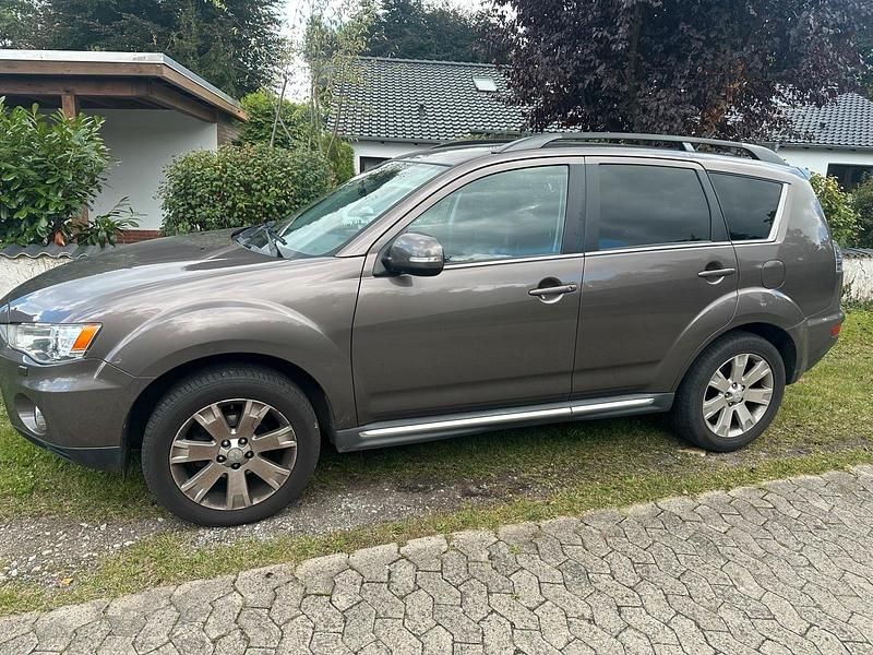 Braun Gebraucht 2011 Mitsubishi Outlander SUV | 5.000 € (Guter Preis) - Bild 1/4