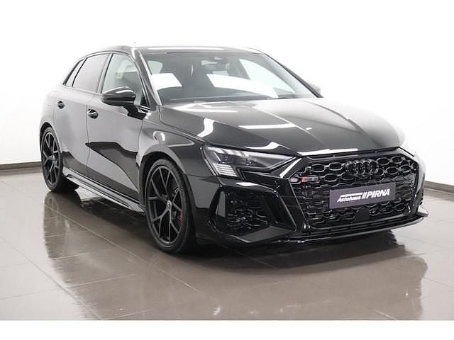 Gebraucht Audi RS3 Sportback Ambiente 400 PS (294 kW) 2023 Mythosschwarz metallic Kleinwagen