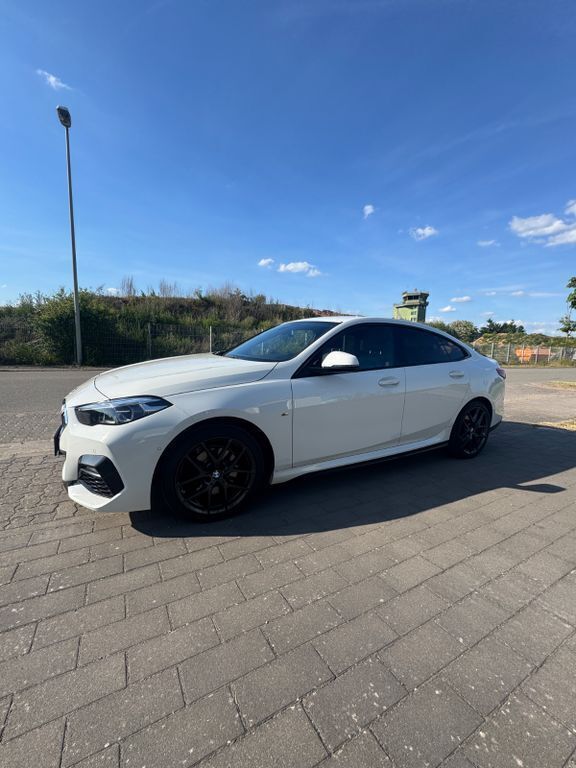 Weiß Gebraucht 2020 BMW 218 M Sport Coupé | 23.950 € (Fairer Preis) - Bild 1/4