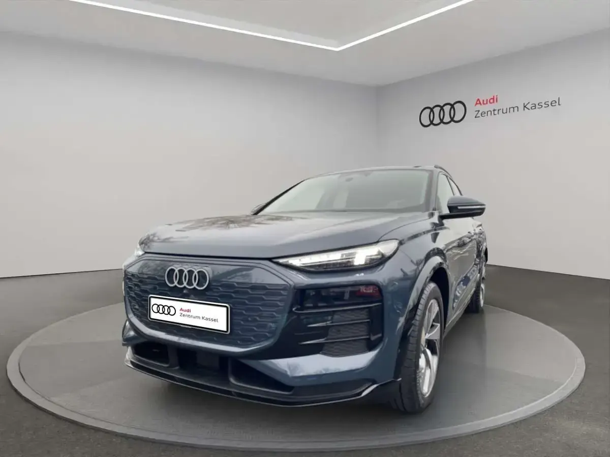 Gebraucht Audi Q6 e-tron Sport 185 kW (252 PS) 2025 Plasmablau metallic SUV