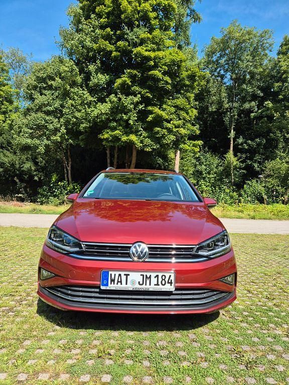 Rot Gebraucht 2019 VW Golf Sportsvan Highline Van / Kleinbus | 18.999 € (Fairer Preis) - Bild 1/4
