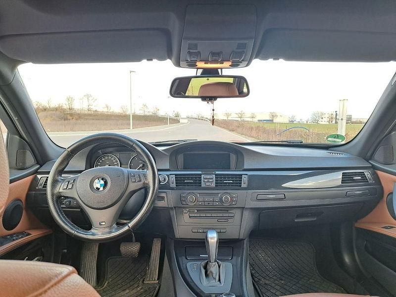 Gebraucht BMW 320 184 PS (135 kW) 2011 Schwarz Kombi