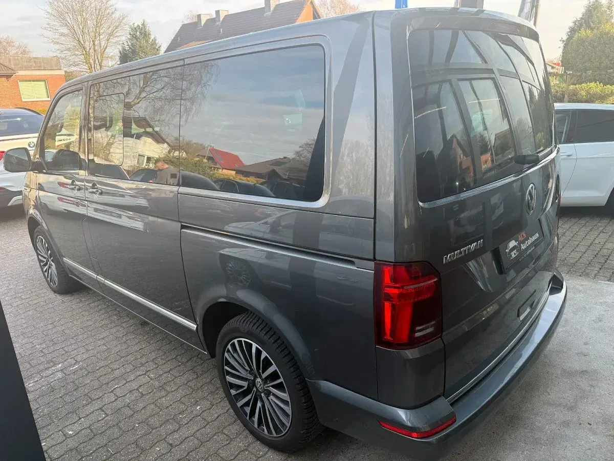 Gebraucht VW Multivan Highline 199 PS (146 kW) 2021 Grau Van / Kleinbus