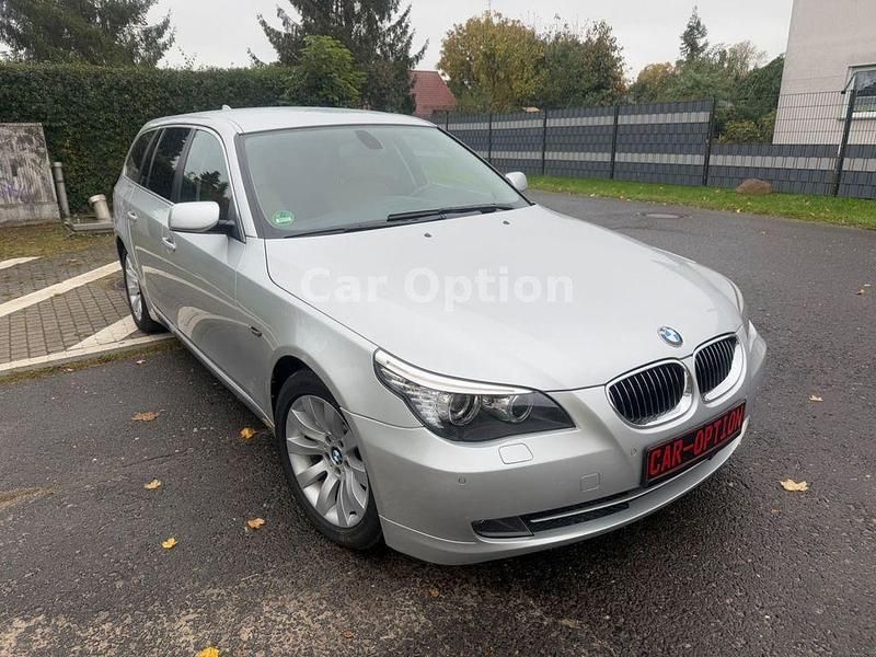 Gebraucht BMW 530 Advantage 272 PS (200 kW) 2008 Titansilber metallic Kombi