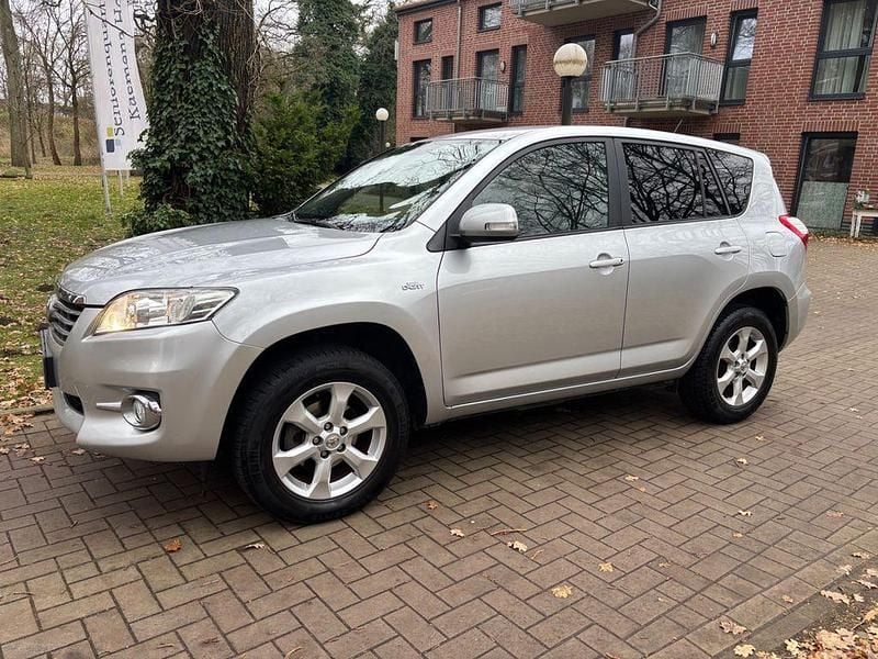 Gebraucht Toyota RAV4 Life 150 PS (110 kW) 2010 Silber SUV