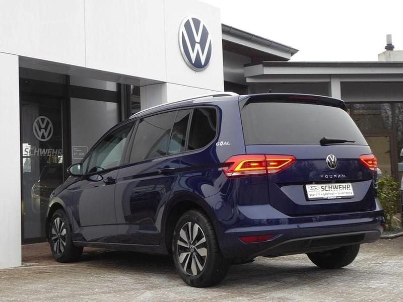 Gebraucht VW Touran Comfortline 150 PS (110 kW) 2025 Atlantik blue metallic Van / Kleinbus