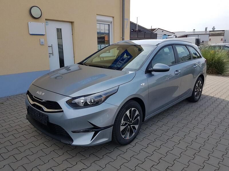 Lunar silver metallic Neu 2024 Kia Ceed Sportswagon Vision Kombi | 23.579 € (Superpreis) - Bild 1/4