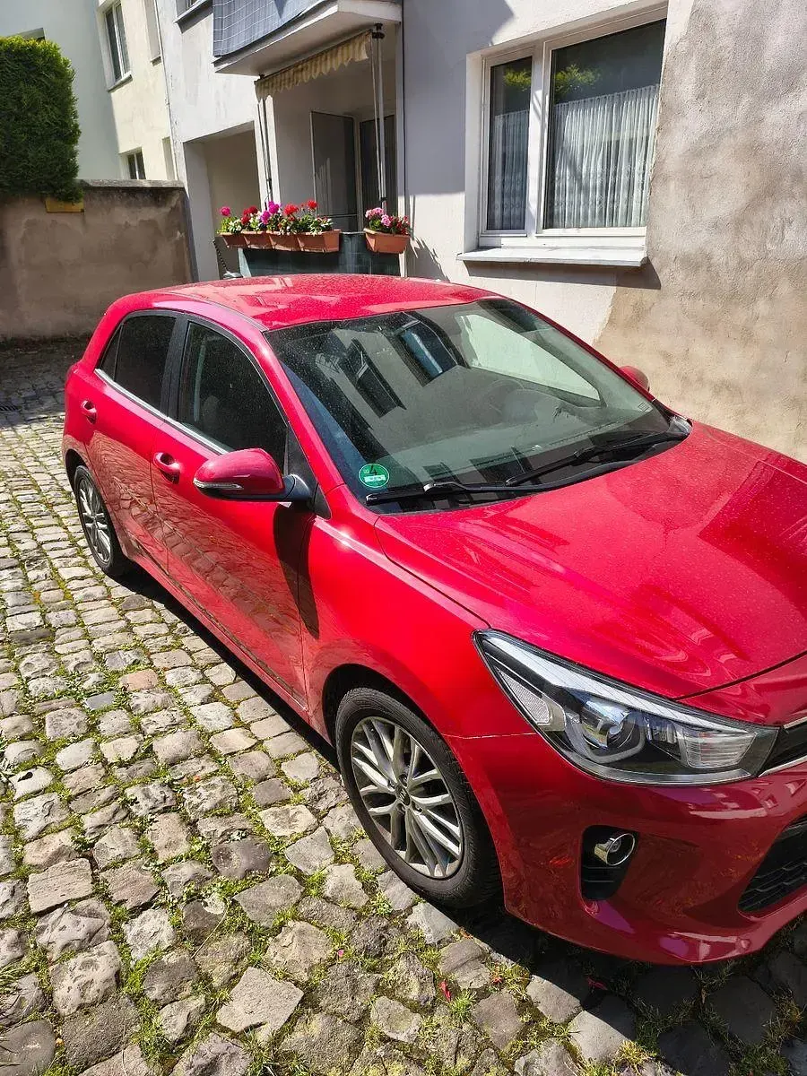 Gebraucht Kia Rio DREAM-TEAM Edition 101 PS (74 kW) 2019 Rot Limousine