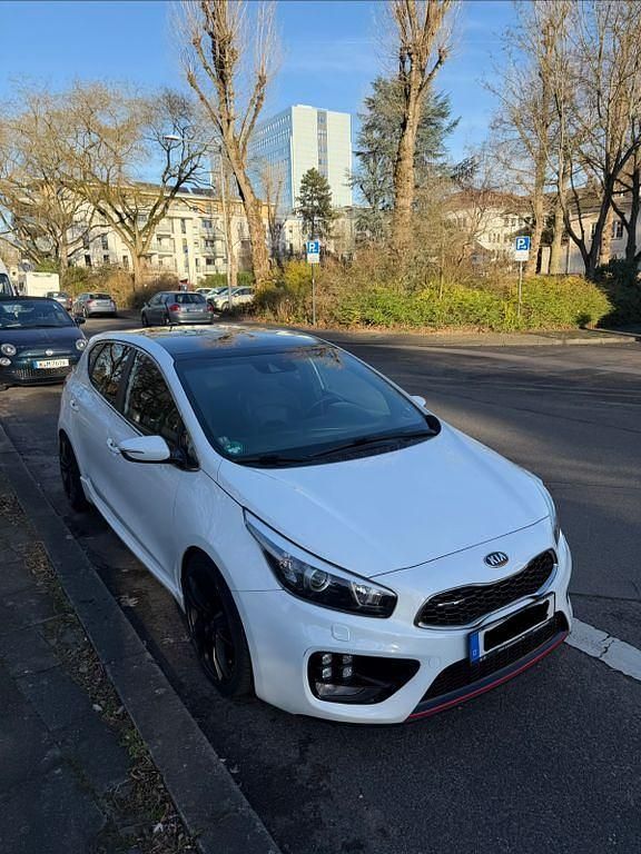 Weiß Gebraucht 2014 Kia Ceed GT-Track Kleinwagen | 13.100 € (Fairer Preis) - Bild 1/4