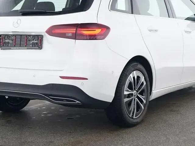 Gebraucht Mercedes B200 Advanced 163 PS (119 kW) 2025 Unilack polarweiß Kleinwagen