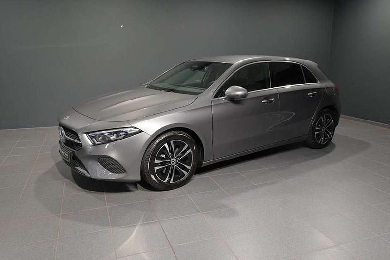 Gebraucht Mercedes A200 Advanced 150 PS (110 kW) 2025 Metalliclack mountaingrau Limousine