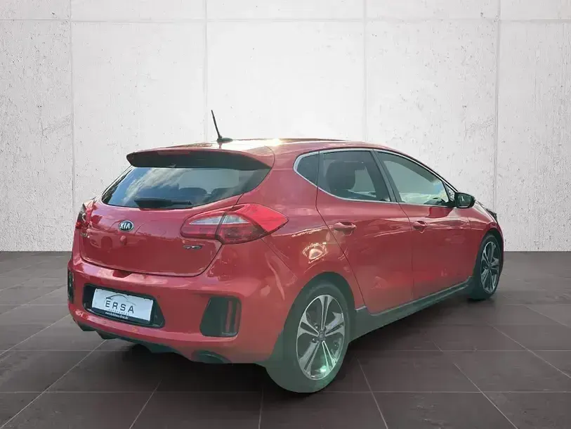 Używany Kia Ceed GT-Line 120 KM (88 kW) 2016 Czerwony Hatchback
