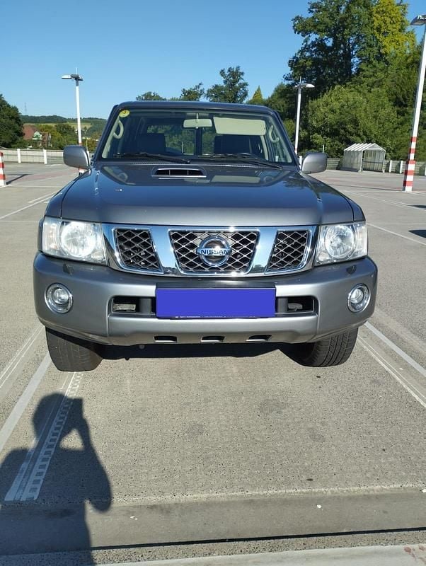 Andere außenfarben Gebraucht 2005 Nissan Patrol SUV | 18.000 € (Fairer Preis) - Bild 1/4