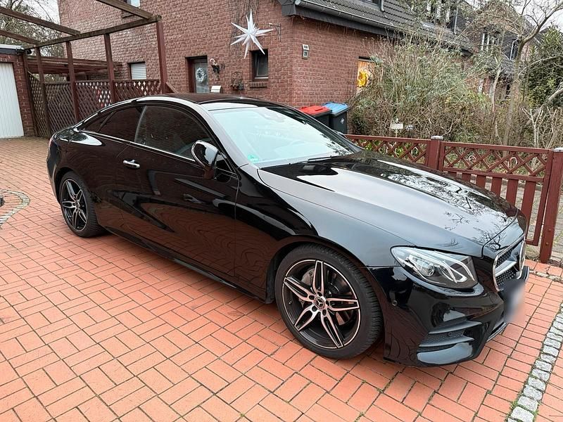Gebraucht Mercedes E220 AMG 194 PS (142 kW) 2017 Schwarz Coupé