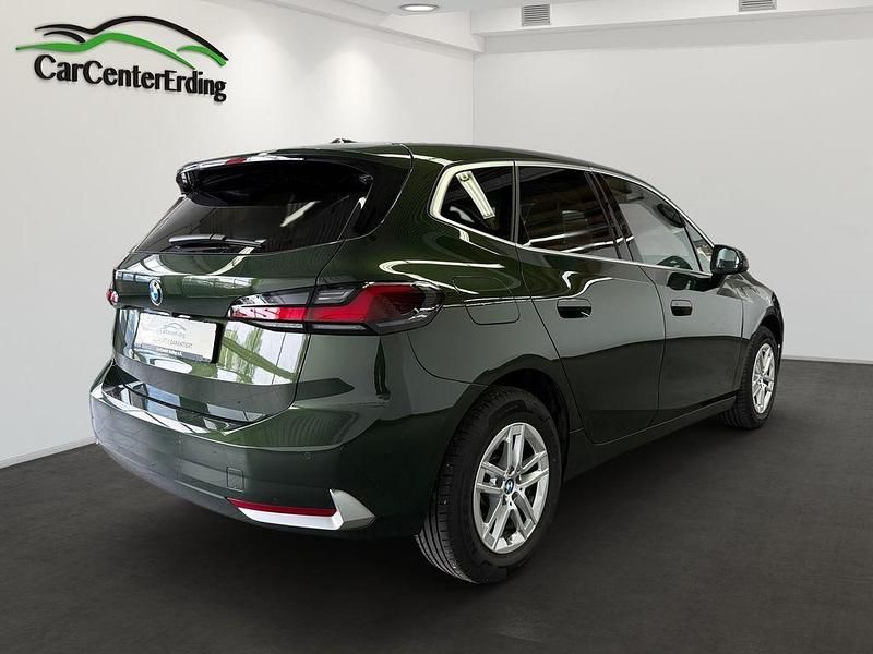 Gebraucht BMW 218 Active Tourer Sport Line 150 PS (110 kW) 2022 Sanremo green metallic Van / Kleinbus