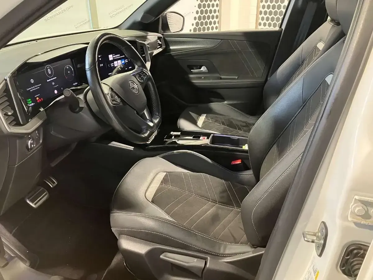 Gebraucht Opel Mokka-e 100 kW (136 PS) 2022 Jade weiss/arktis weiss SUV
