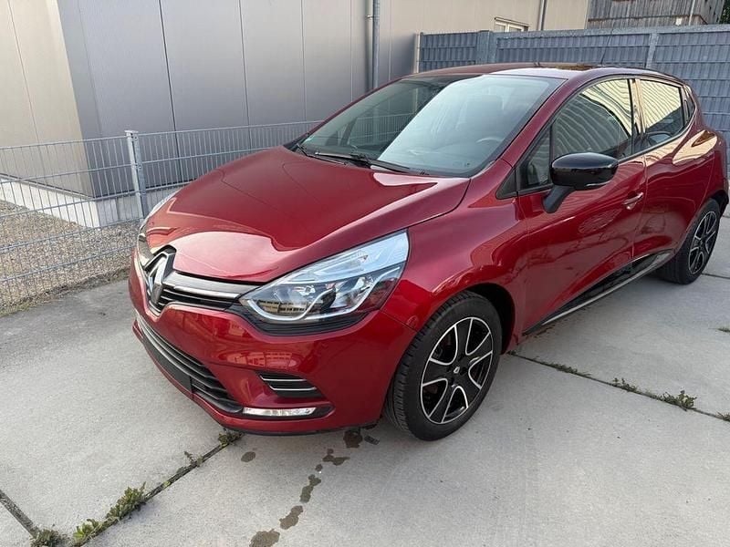 Rot Gebraucht 2018 Renault Clio IV LIMITED Limousine | 7.990 € (Guter Preis) - Bild 1/4