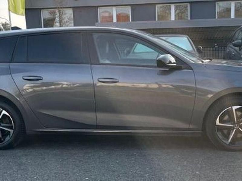 Gebraucht Opel Astra 131 PS (96 kW) 2024 Mondsteingrau Kombi