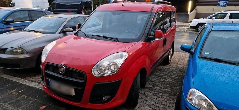 Rot Gebraucht 2013 Fiat Doblò Van / Kleinbus | 3.950 € (Fairer Preis) - Bild 1/4