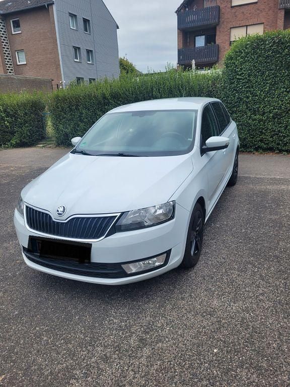 Weiß Gebraucht 2016 Skoda Rapid Style Limousine | 5.499 € (Guter Preis) - Bild 1/4