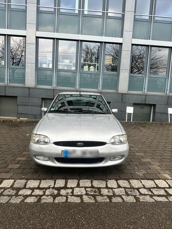 Silber Gebraucht 1998 Ford Escort Limousine | 2.350 € - Bild 1/4
