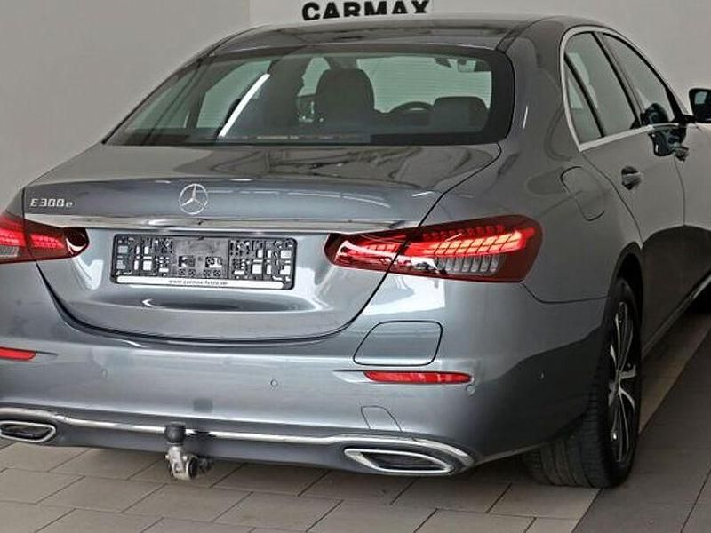 Gebraucht Mercedes E300 Avantgarde 320 PS (235 kW) 2020 Grau Limousine