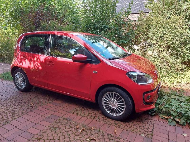Rot Gebraucht 2013 VW up! high up! Kleinwagen | 5.900 € (Fairer Preis) - Bild 1/4
