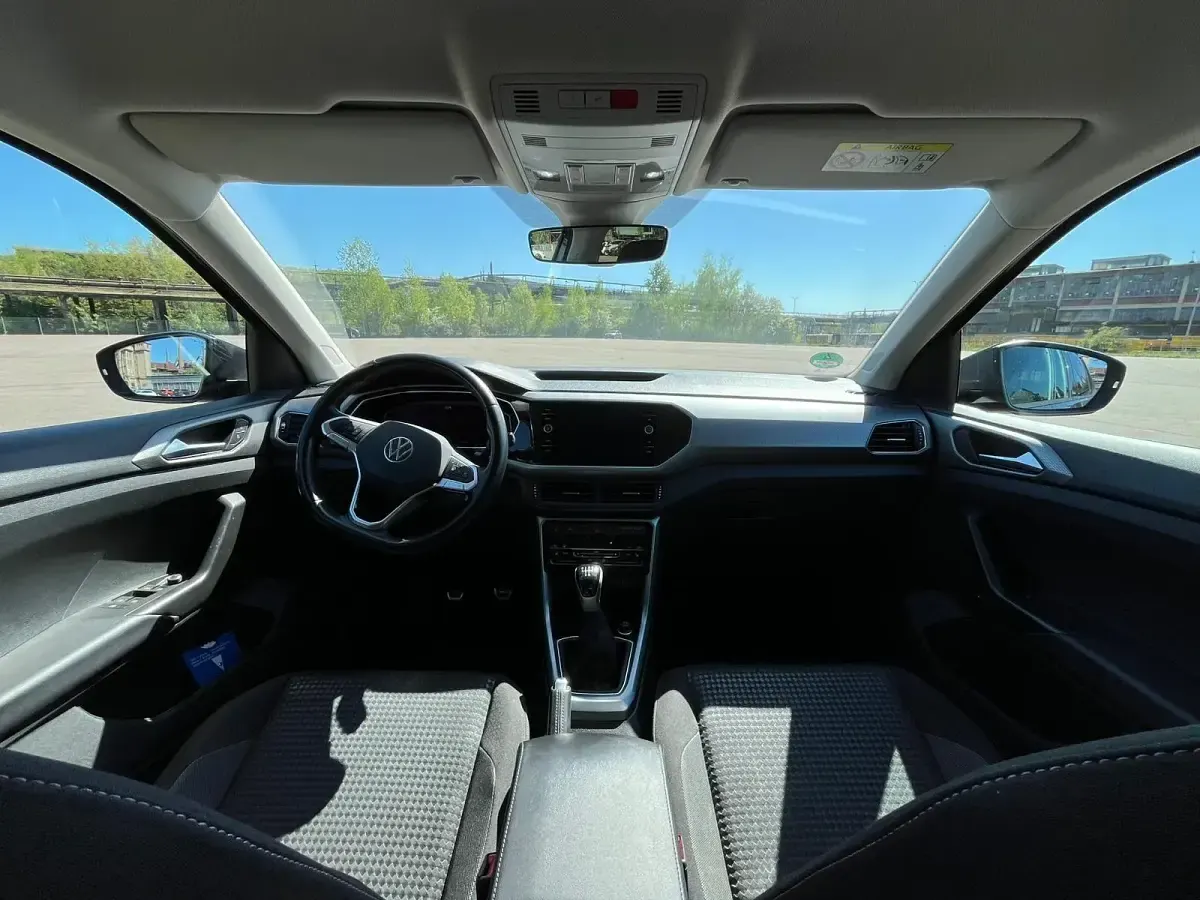 Gebraucht VW T-Cross 95 PS (69 kW) 2022 Grau SUV