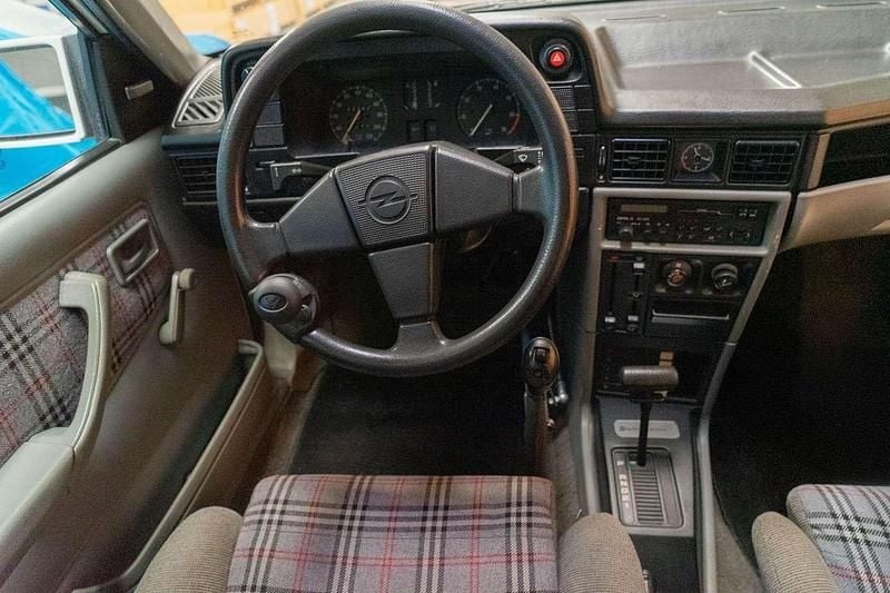 Gebraucht Opel Kadett 82 PS (60 kW) 1987 Weiß Cabrio