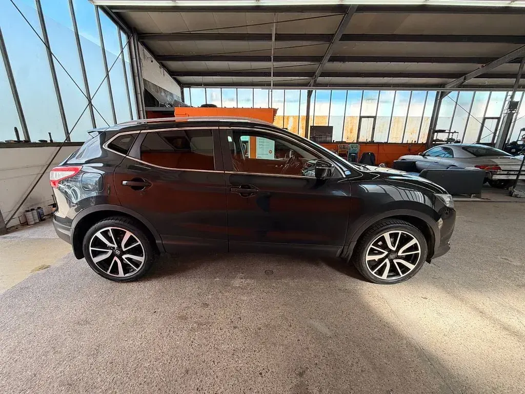 Gebraucht Nissan Qashqai Tekna 131 PS (96 kW) 2016 Schwarz SUV