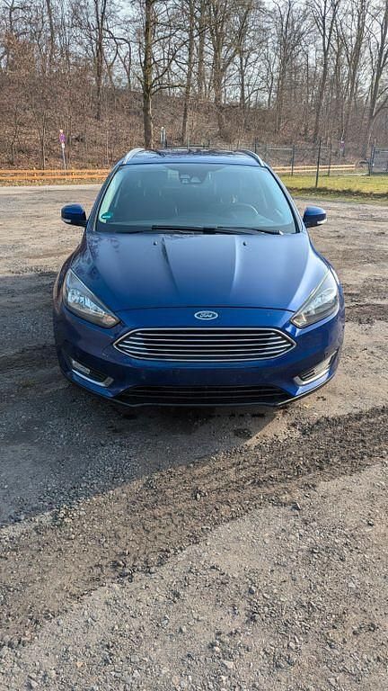 Gebraucht Ford Focus Titanium 120 PS (88 kW) 2016 Blau Kombi