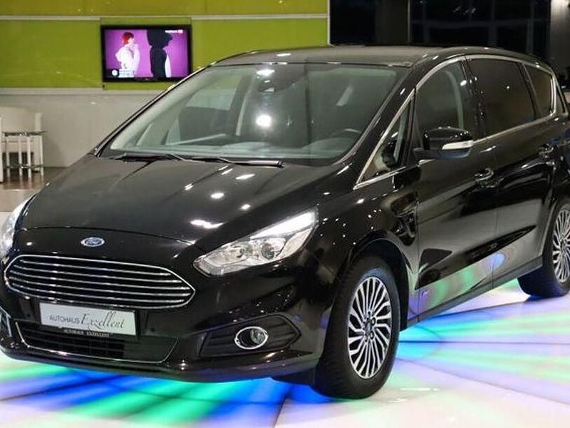 Gebraucht Ford S-MAX Titanium 190 PS (139 kW) 2020 Iridiumschwarz metallic Van / Kleinbus