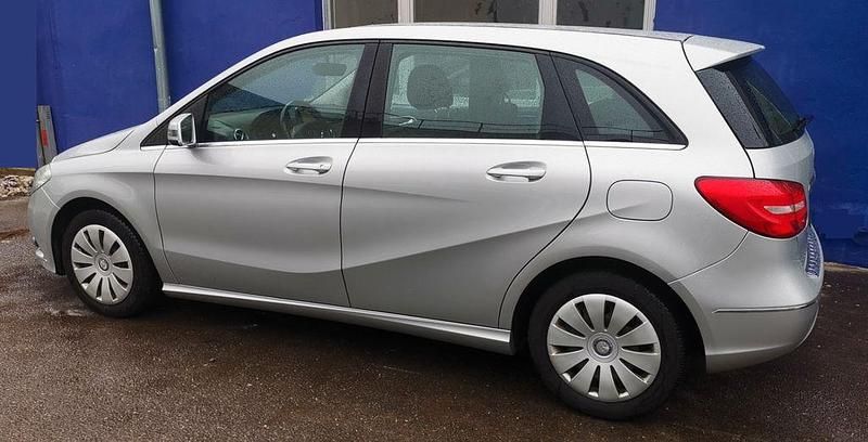 Gebraucht Mercedes B180 109 PS (80 kW) 2015 Silber Van / Kleinbus