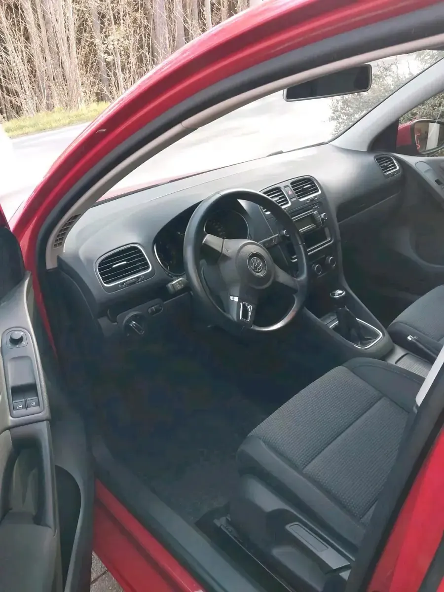 Second-hand VW Golf VI Comfortline 80 CP (58 kW) 2009 Roșu Hatchback