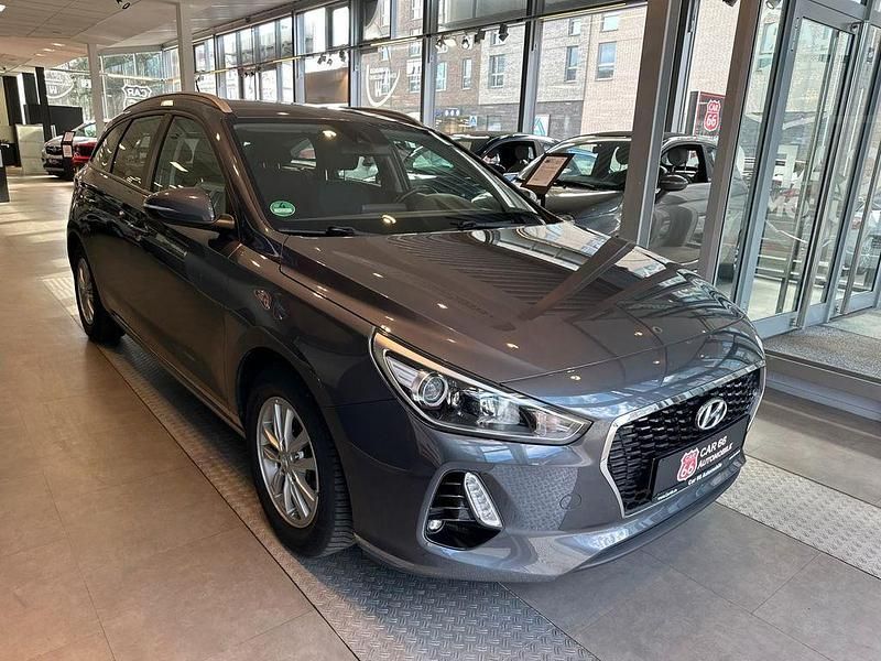 Gebraucht Hyundai i30 Select 120 PS (88 kW) 2017 Grau Kombi