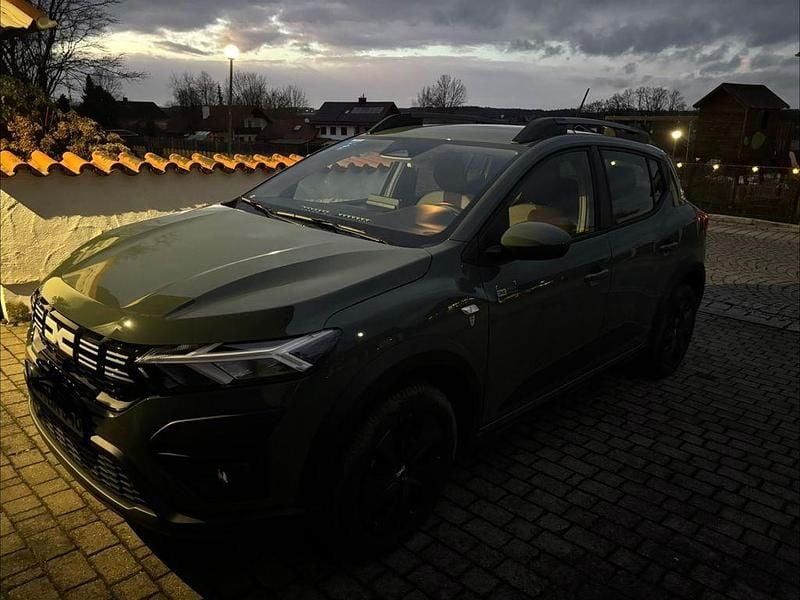 Gebraucht Dacia Sandero Expression 91 PS (66 kW) 2024 Grün Limousine