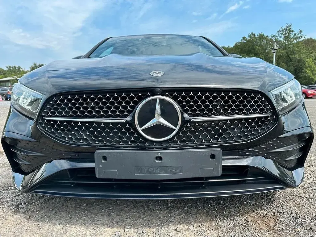 Gebraucht Mercedes A200 AMG 163 PS (119 kW) 2024 Schwarz Limousine