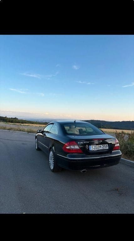 Schwarz Gebraucht 2009 Mercedes CLK220 Avantgarde Coupé | 6.000 € (Guter Preis) - Bild 1/4