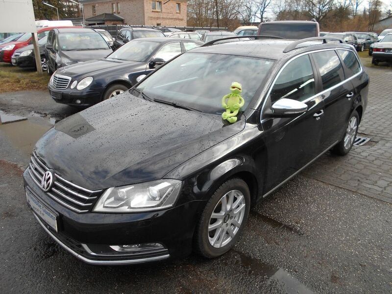 Schwarz Gebraucht 2011 VW Passat Comfortline Kombi | 8.950 € (Etwas zu teuer) - Bild 1/4