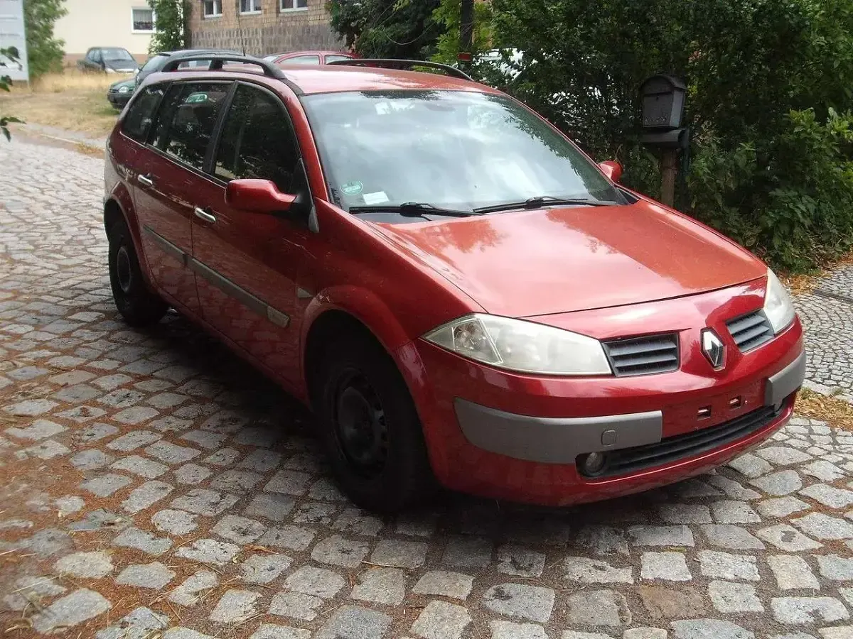 Gebraucht Renault Mégane GrandTour Dynamique 113 PS (83 kW) 2004 Feuerrot Kombi