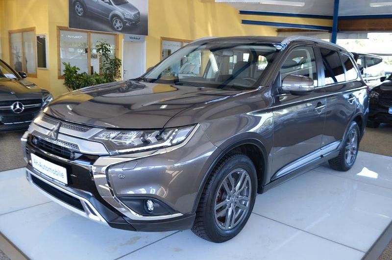 Greyish brown Gebraucht 2019 Mitsubishi Outlander Edition+ SUV | 21.880 € (Etwas zu teuer) - Bild 1/4
