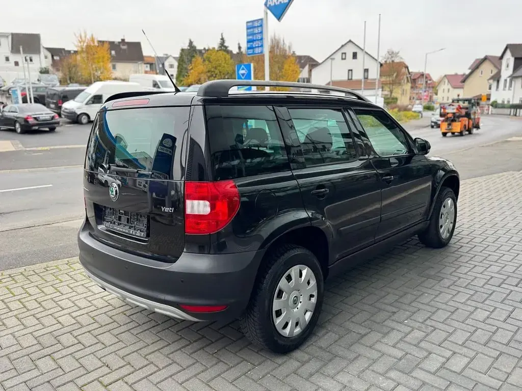 Używany Skoda Yeti Plus Edition 105 KM (77 kW) 2010 Czarny SUV