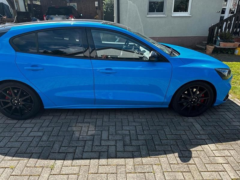 Używany Ford Focus ST 280 KM (205 kW) 2021 Niebieski Sedan/Limuzyna
