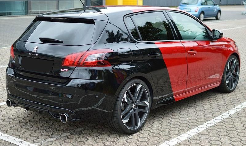 Rot Gebraucht 2018 Peugeot 308 GTi Limousine | 18.900 € (Teuer) - Bild 1/4