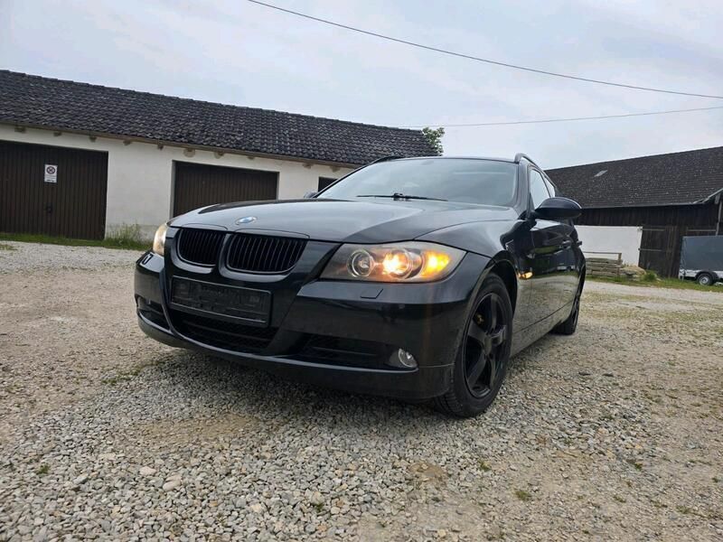 Schwarz Gebraucht 2006 BMW 320 Kombi | 2.100 € - Bild 1/4