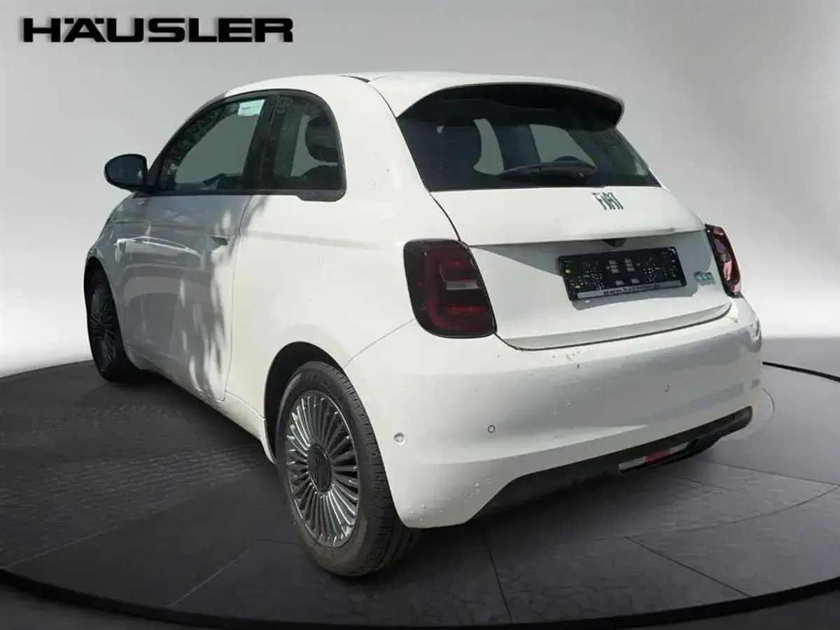 Gebraucht Fiat 500e 86 kW (118 PS) 2024 Weiss Kleinwagen