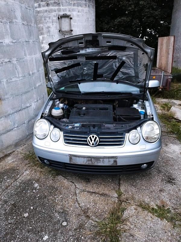 Silber Gebraucht 2004 VW Polo Kleinwagen | 400 € (Superpreis) - Bild 1/4