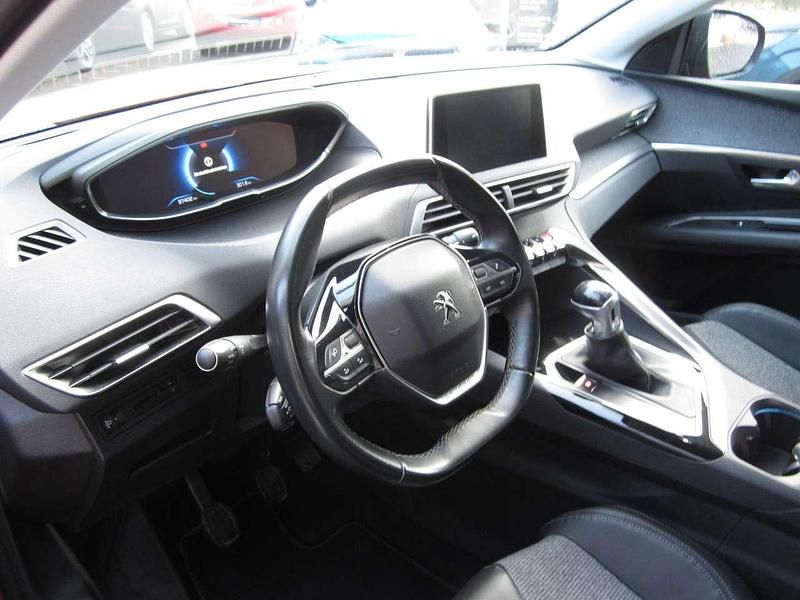 Gebraucht Peugeot 3008 Allure 131 PS (96 kW) 2018 Ultimate rot SUV