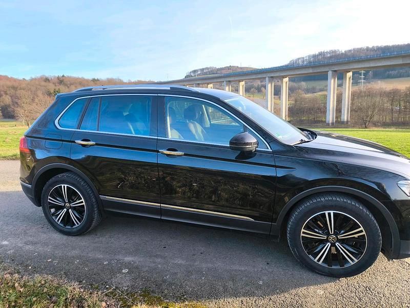 Schwarz Gebraucht 2020 VW Tiguan SUV | 20.199 € (Superpreis) - Bild 1/4