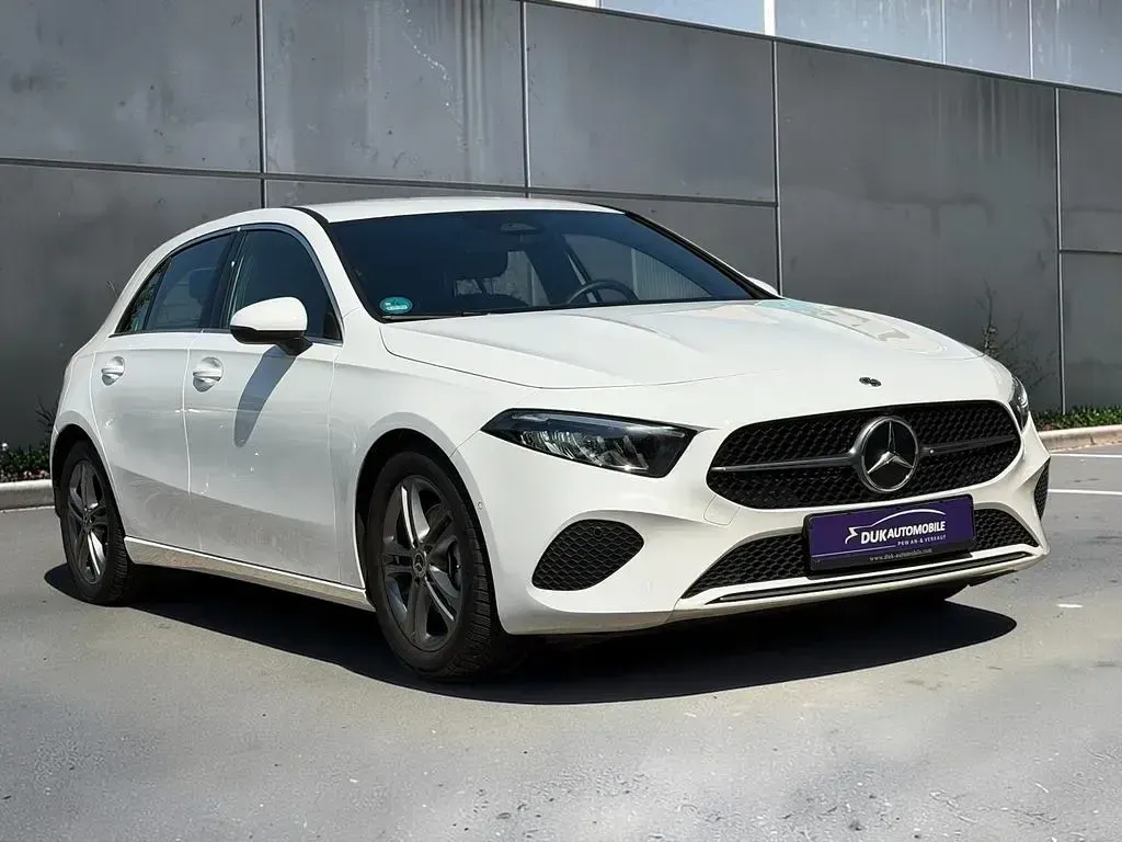 Gebraucht Mercedes A180 136 PS (100 kW) 2024 Weiß Limousine